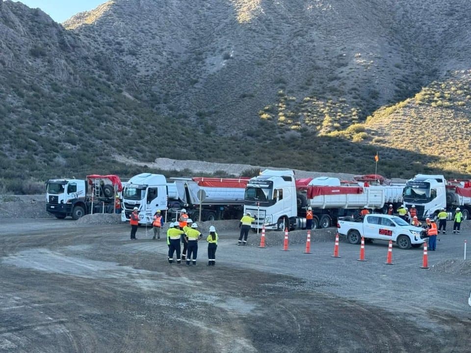 Incertidumbre entre los proveedores de Calingasta debido a la suspensión del traslado de mineral en Hualilán