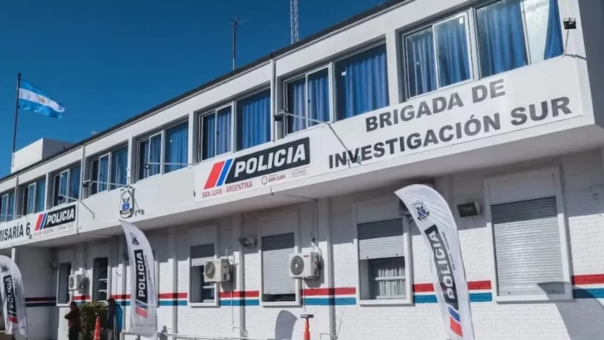 Se investiga un incendio intencional en la vivienda de un individuo detenido por robo en Rawson