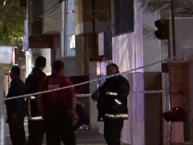 Incendio en el microcentro de San Juan: un auto en llamas generó un gran operativo